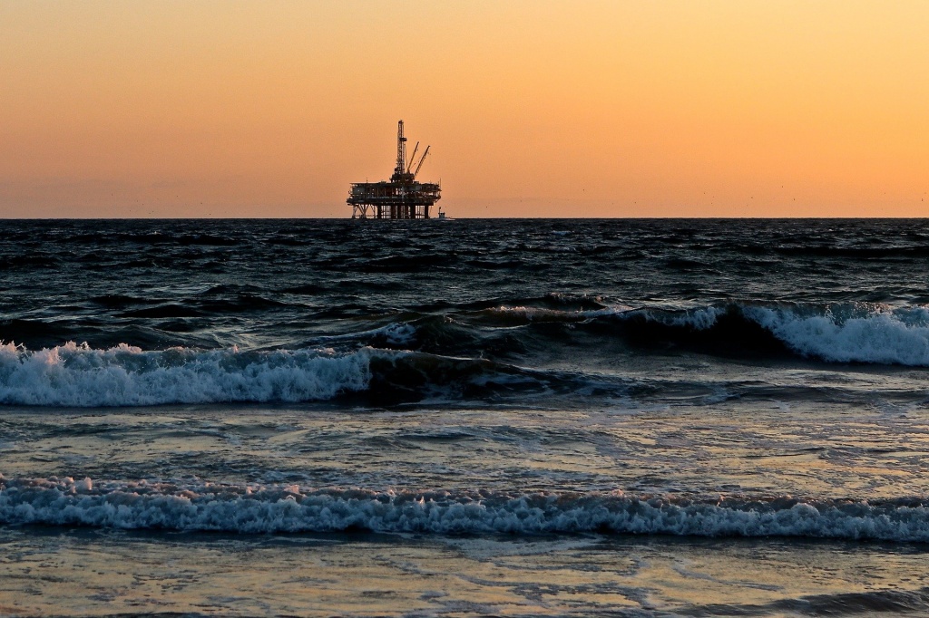 oil-rig-2191711_1920.jpg